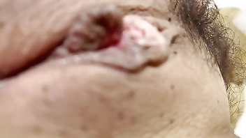 8K Una chica ucraniana se queda sin trabajo y hace videos porno para ganar dinero por el conflicto político