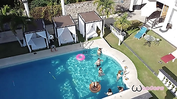 Hicimos una orgia en la piscina