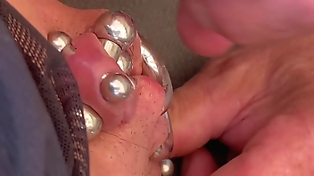 ma chatte remplie et  fermée