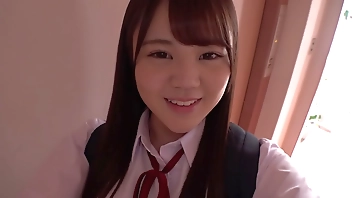 真っ白でもちもちな極上の雪肌&柔乳がたまらん超色白JK！口射、顔射、中出し、出して出してイキまくるっ！全力騎乗位でハメまくり！！