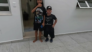 Pitoco chegou junto da ninfeta e quer meter o ferro - Jasmine Santanna