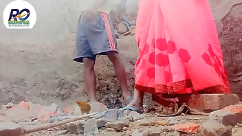 चुदाई करवाई गई है हथोरी और देवर से गान्ड मरवाती