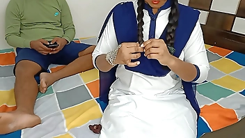 स्कूल में छोड़ कर आओ ना भैया मुझे उठने लेट हो गया था