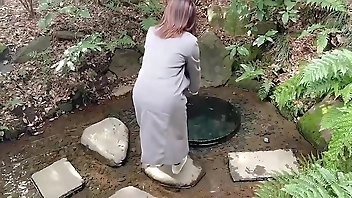 【初詣中出し】ドM看護師さんと有名な神社でお散歩した後は、抱きしめながら中出し