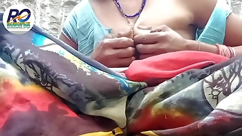 देसी भाभी सारी उठाके फिंगर करके चुत में ऊंगली डाल दी