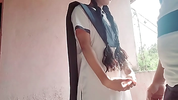 इंडियन लड़की को ट्यूशन पढ़ाने वाला सर ने है उसको पेल दिया