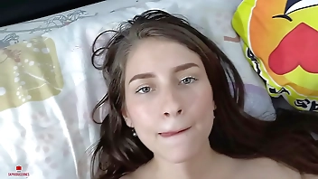 mi hermanastro esta cachondo y me folla bien duro hasta correrse en mi (parte 2)