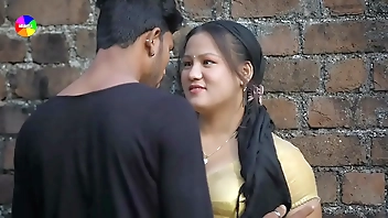 देसी गर्लफ्रेंड को जंगल में लेजाके चोदा हिन्दी