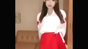 miko's waist swinging