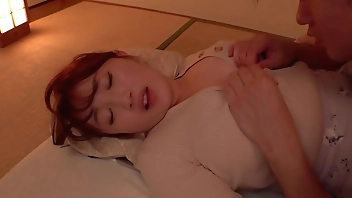 突然離婚を言い渡されシングルファザーになった僕を不憫に思ったご近所の巨乳奥様たちが家事の手伝いをしてくれる事に！奥様の不意な胸チラとパンチラについ勃起してしまったのがバレて「奥さんと別れてからシてないんですよね…？」と誘惑され慰めの生ハメ淫乱SEX！【パート3】