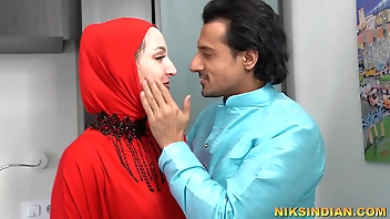 रज़िया भाभी ने पति के घर पे होते हुए पराये मर्द से चूत चुदवायी