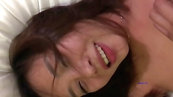 偷情少妇直呼我被你搞死了,露脸表情太骚了