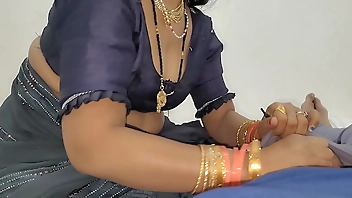 पति घर नहीं थे। पड़ोसी देवर ने मेरे घर में घुसकर मुजे lund chusaya और पेला