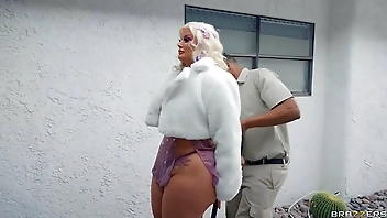 All Dolled Up: Double Trouble - Julie Cash, Savannah Bond / Brazzers  / stream full from www.brazzers.promo/trouble