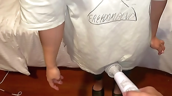 【個撮】ラブホテルの中でのイチャイチャから激しくなる性行為！彼女のぐちゅぐちゅマ●コの淫音がエロすぎた