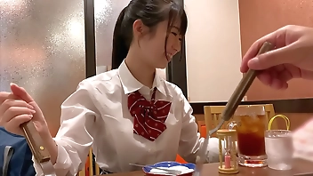 ハメ撮り 小柄でかわいい優等生のJKとハメ撮りセックス。美乳美尻のカラダがエロい。手マンで潮吹きしまくり。 ミニマムボディに種付けプレス。バックで生ハメセックス。