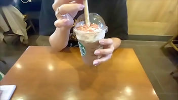 大◯生彼女と2人のエッチするシーツを買いにドンに行ってスタバデート。遊んだ後の夜はお互いムラムラして彼女のの体から出る汁を真っ白なシーツの上に垂れ流しして最後は激しくえっちする大◯生カップル。キ