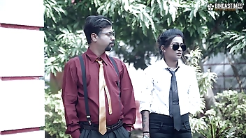 सेक्सी हाउस डीलर सुदीपा अपना शरीर देकर अपने संपत्ति खरीदार को प्रभावित करने की कोशिश करती है और अपने स्तनों पर भारी कमशॉट्स प्राप्त करती है