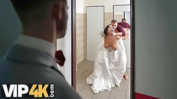 BRIDE4K. Locked WC Adventure