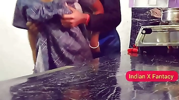 प्लीज अभी नहीं चोदो कोई आ जायेगा।भाभी को कीचन में जबरदस्ती चोदा