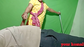 साहब जी धीरे - धीरे चोदो बहुत दर्द हो रहा है मैं आपकी नौकरानी हूं बीवी नहीं जो इतना जोर से पेल रहे हो