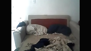 Camera de vigilância filma patrão comendo mulher casada após marido ir trabalhar.