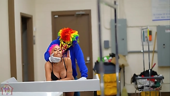 Ebony Pornstar Jasamine Banks Gets Fucked In A Busy Laundromat by Gibby The Clown