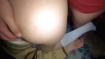 Mi novia es muy rica y puta, terminamos cogiendo.