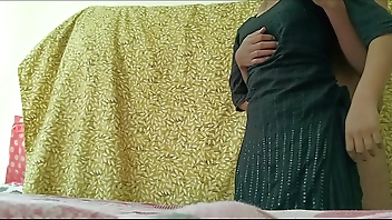 भाभी को चोदा उठा उठा कर