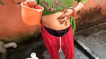 Desi village milf nangi aurat bathing outdoor