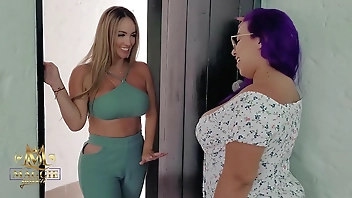 My first tinder date is Kourtney Love