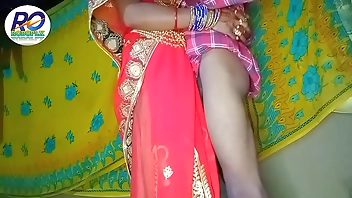 इंडियन भाभी ने घोड़ी असटैल में चुदाई लाल सारी उठाके पेलाई गान्ड ३