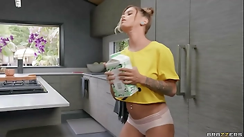 MILF Does The Body Good - Alexis Fawx, Jesse Pony / Brazzers  / stream full from www.zzfull.com/cereal