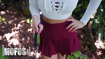 (Addison Lee) Puts Leash On (Oliver Flynn's) Neck And Makes Him Lick Her Pussy In The Middle Of the Woods - Mofos