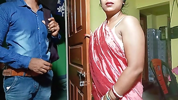 ब्रा सेल्समैन ने भाभीजी को पटाकर की Chudayi इंडियन पोर्न साफ हिंदी आवाज में