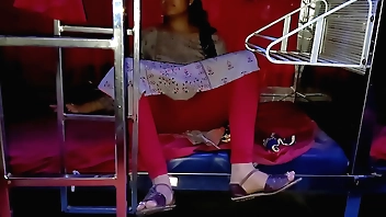 कोमल ट्रैवल कर रही थी बस में ही एक लड़के से जुगाड़ हो गया