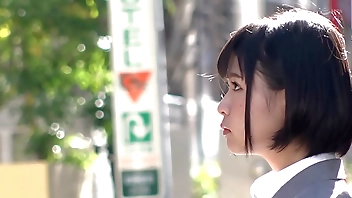 httpsbitly3nlsny7　ハメ撮り　gカップ巨乳jkちゃんとハメ撮りセックス。18歳とは思えないぐらいエロいおっぱいの持ち主。制服を着たまま正常位やバック。バックで激しく揺れる巨乳がエロすぎる。