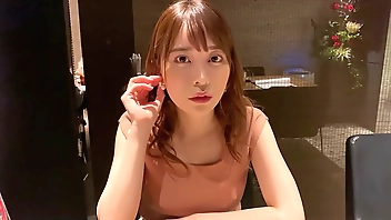 ハメ撮り 大きなFカップのおっぱいがエロ過ぎる美人とハメ撮りセックス。美形な顔で見つめられてフェラチオされると絶頂しそうになる。スタイルが美しい騎乗位がエロい。