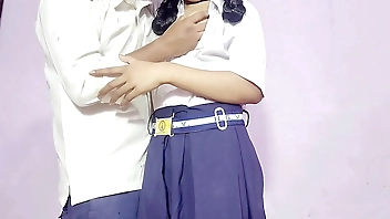 देसी लड़की के प्यारे  सैतेले भाई ने ट्यूशन से आते ही उन्हें चोदना सुरू कर दिया