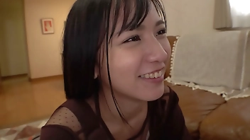 近くに親がいるにもかかわらず親戚の僕誘う…！くぅー！もうダメ！誘惑に負けそう！好奇心旺盛なエチエチ姪っ子２突然僕の大切なところを握られ、焦らしながらも射精してしまう。 ほんとにこいつは止まらない！！ 脳乱させてくるの間違いなし！　part1