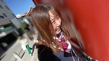 えりか(18)/デート中は手すらつながないのに密室だと急にデレだす恥じらいJ●【一限目】デートで溜まったものをぶちまける人生初の種付けセックス【二限目】少し慣れてエロスイッチが入った彼女が積極的に腰を振って本日二度目の無責任膣内射精