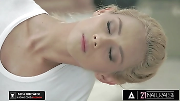 21 NATURALS - Blonde Natural Beauty Veronica Leal Puts A Hard Dick Inside Of Her Wet Pussy