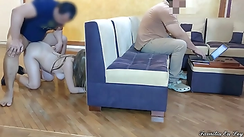 Me Follo a la Esposa de mi Hermano mi Cuñada Hermosa Mientras que su Marido esta Trabajando en la Lapto NTR