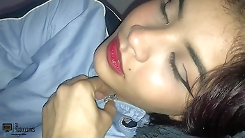 Mi hermanastro me folla el coño mientras vemos una película HISTORIA COMPLETA