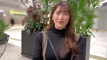 美乳巨乳でわがままボディなエロ娘とハメ撮り Gカップのたわわなおっぱいが最強むち感BODY 。乳も最高級なら顔も最高級。正常位や騎乗位で揺れまくるおっぱいがたまらなくエロい。https://onl.la/xLpvfRC