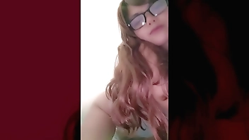 भारतीय अरब प्रिया एम्मा नृत्य और चिढ़ा के साथ उसके बड़े स्तन