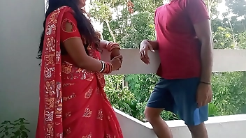 पड़ोसन आंटी जी को घोड़ी बनाकर ऐसा पेला के आंटी की चूत की फांकें गीली हो गई