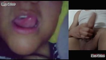 La esposa de mi jefe queria que le de clases en videollamada y se le salio la puteria y nos masturbamos juntos