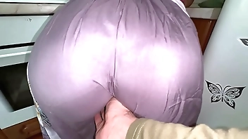 Stepson lifted his step mom skirt and saw a big ass for anal sex