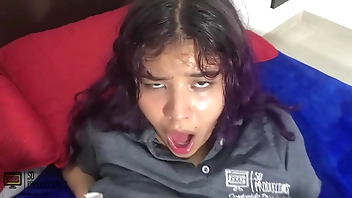 Me Follo a mi hermanastro y se viene en mis nalgas